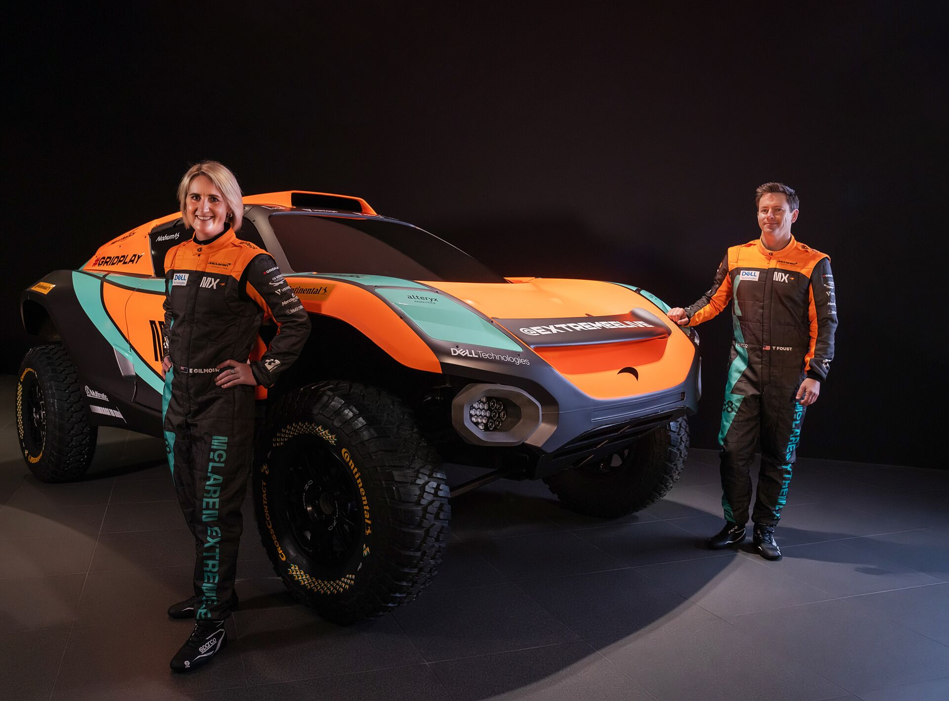 McLaren MX Extreme E_Emma Gilmour, Tanner Foust & Car_Credit McLaren Racing