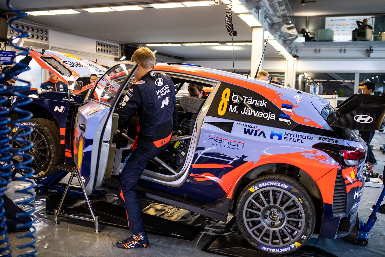 Hyundai service area